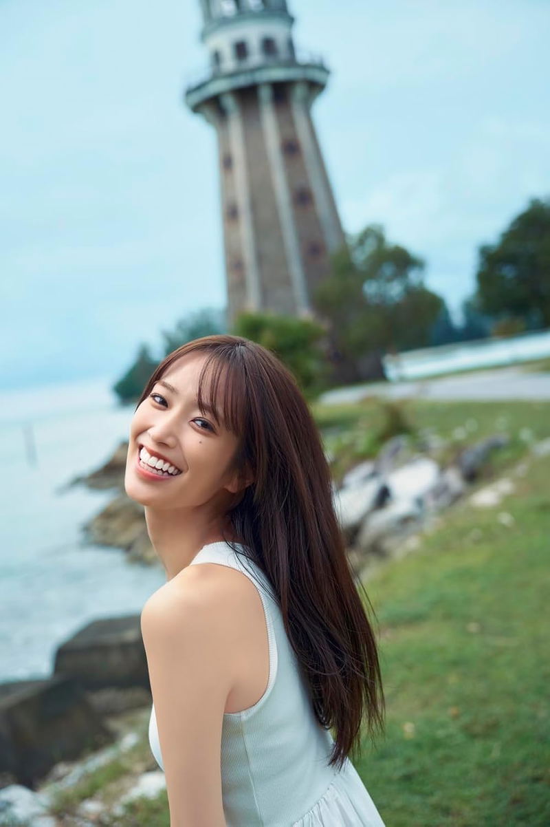 Hinatazaka46 Kumi Sasaki 1st Photo Book: Turning Days image 2