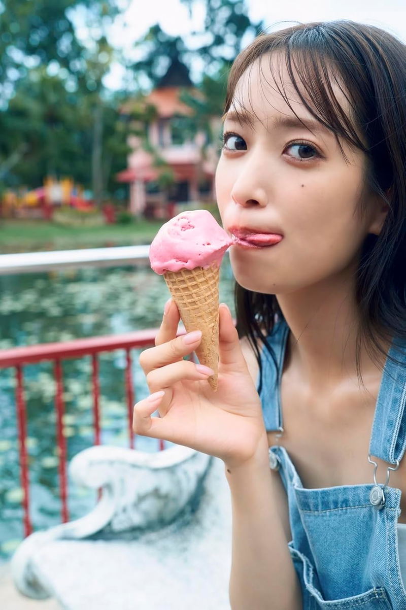 Hinatazaka46 Kumi Sasaki 1st Photo Book: Turning Days image 3