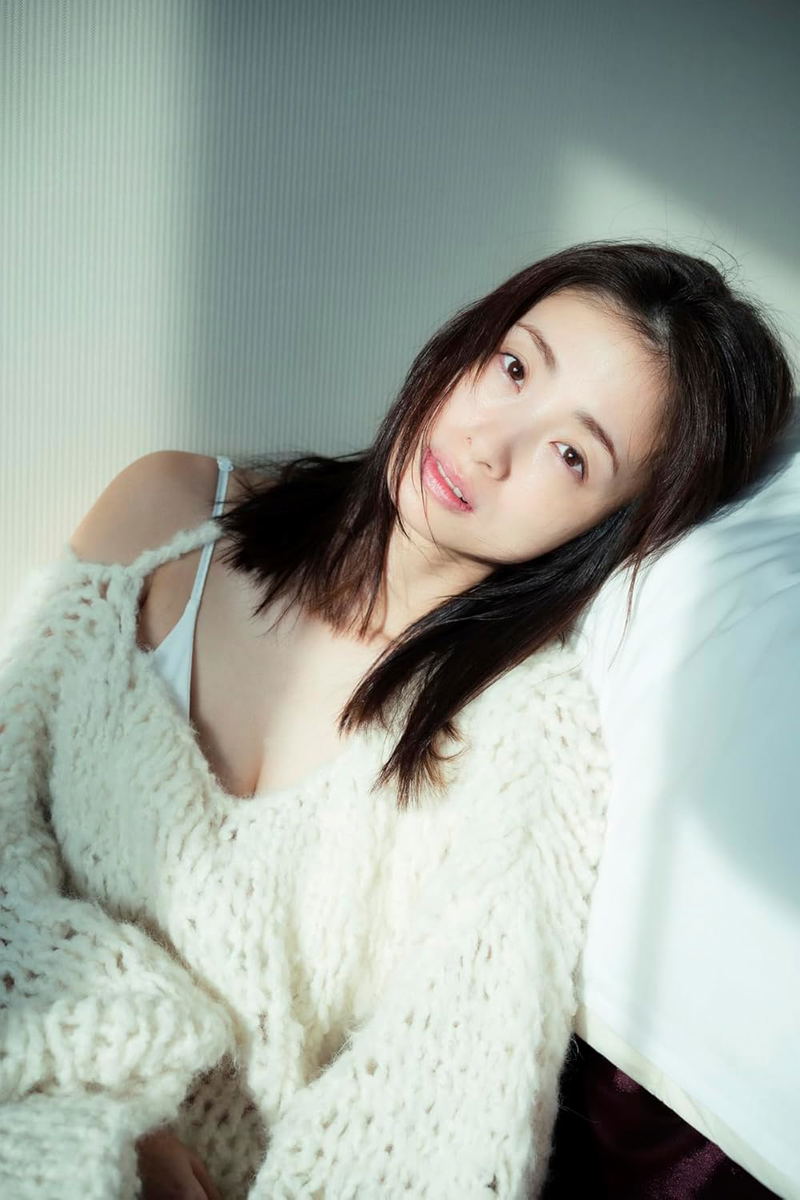 Aya Ueto Photo Book: Midday Reverie image 2