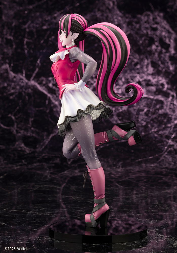 Monster High 1/7 Scale Pre-Painted Figure: Bishoujo Draculaura image 3