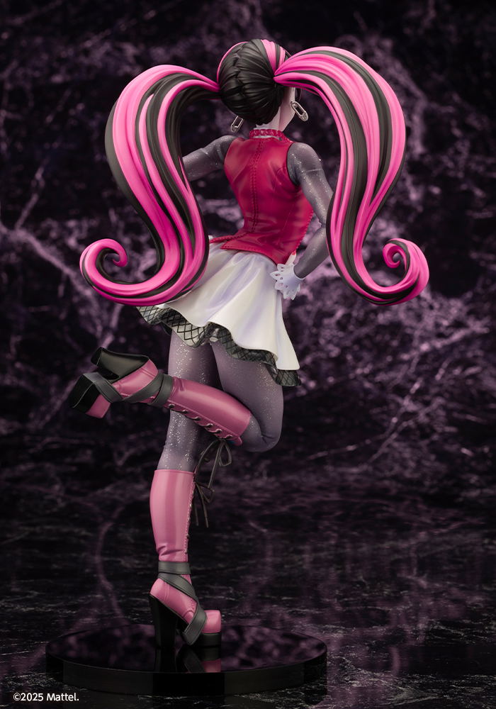Monster High 1/7 Scale Pre-Painted Figure: Bishoujo Draculaura image 6