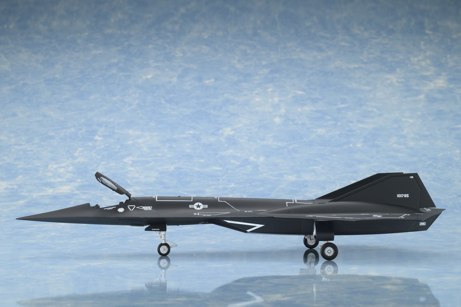 Top Gun Maverick 1/72 Scale Plastic Model Kit: Dark Star