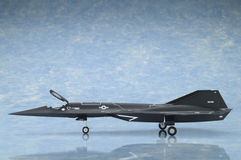 Top Gun Maverick 1/72 Scale Plastic Model Kit: Dark Star image 6