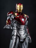 Spider-Man Homecoming 1/12 Scale Pre-Painted Action Figure: DLX Iron Man Mark 47 thumbnail 9