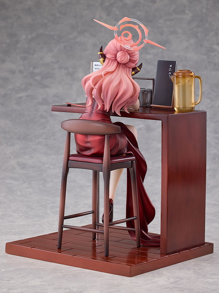 Blue Archive 1/7 Scale Pre-Painted Figure: Aru (Dress) Memorial Lobby Ver. image 4