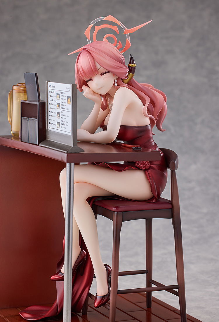Blue Archive 1/7 Scale Pre-Painted Figure: Aru (Dress) Memorial Lobby Ver. image 6
