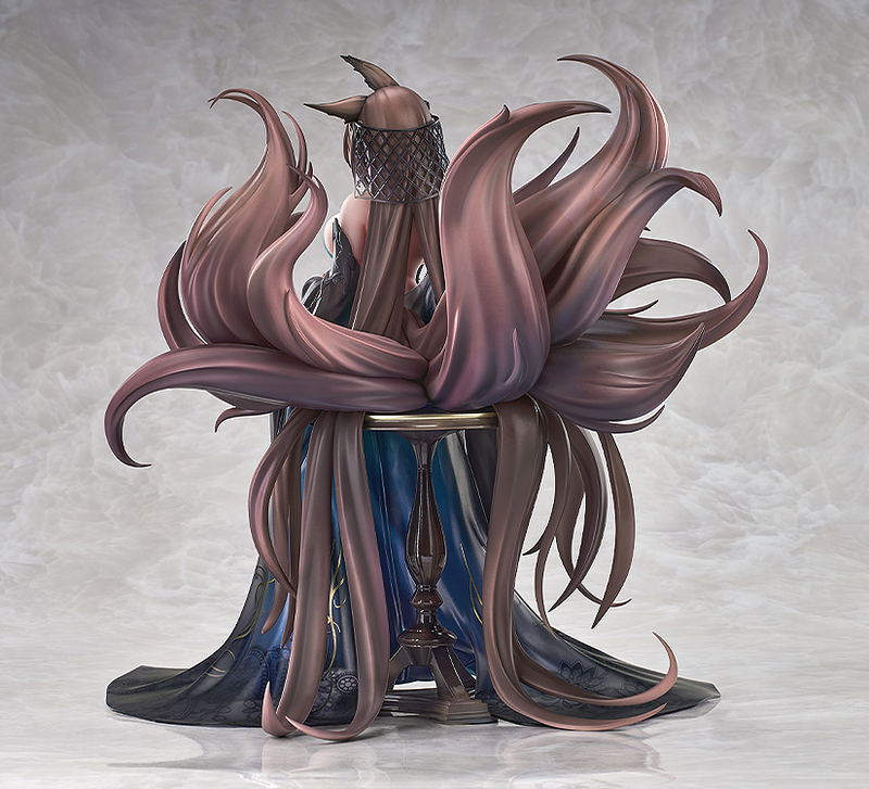 Azur Lane 1/7 Scale Pre-Painted Figure: Amagi Throne of Fallen Petals Ver. image 4