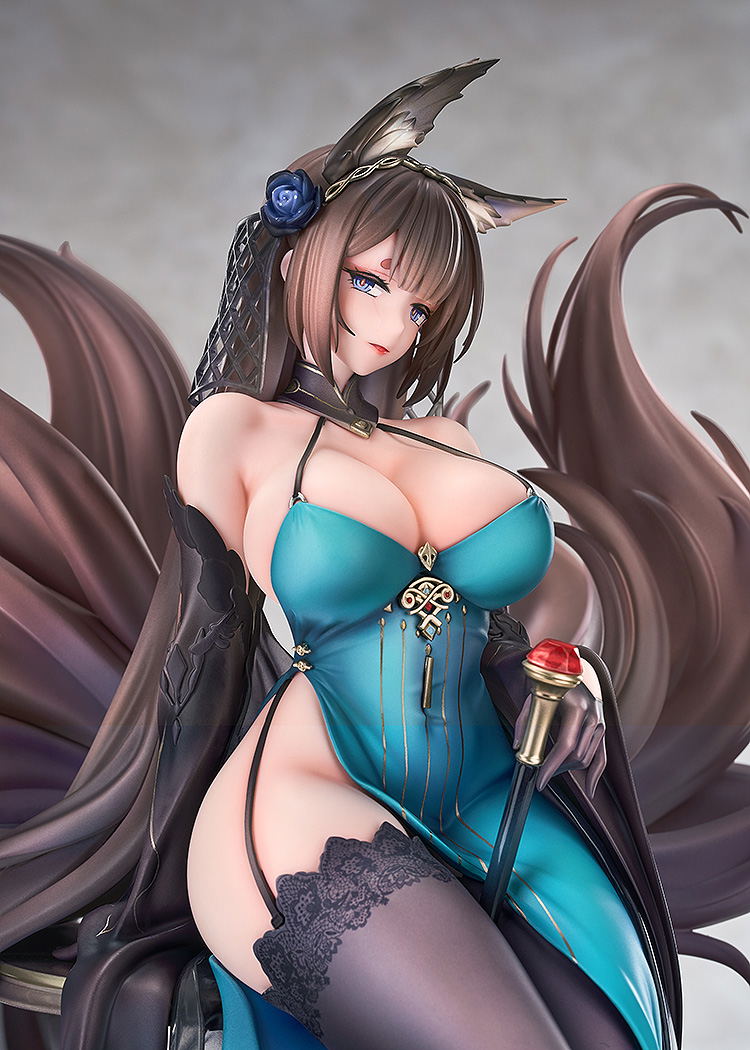 Azur Lane 1/7 Scale Pre-Painted Figure: Amagi Throne of Fallen Petals Ver. image 5