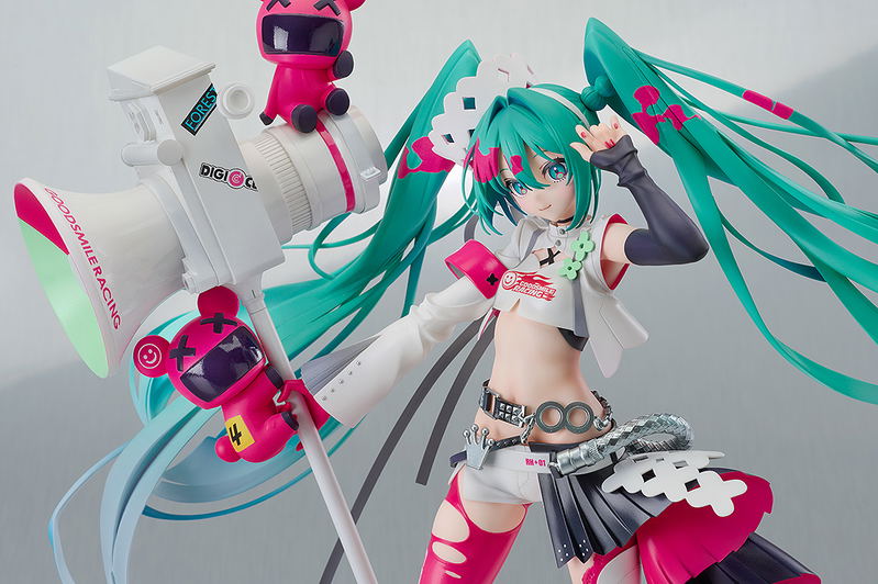 Hatsune Miku GT Project 1/7 Scale Pre-Painted Figure: Racing Miku 2025 Ver. image 7