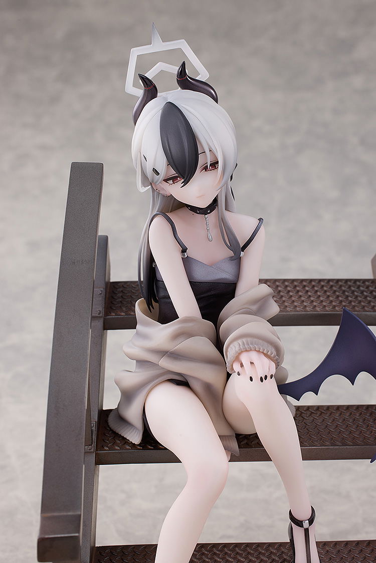 Blue Archive 1/7 Scale Pre-Painted Figure: Kayoko (Dress) Memorial Lobby Ver. image 7
