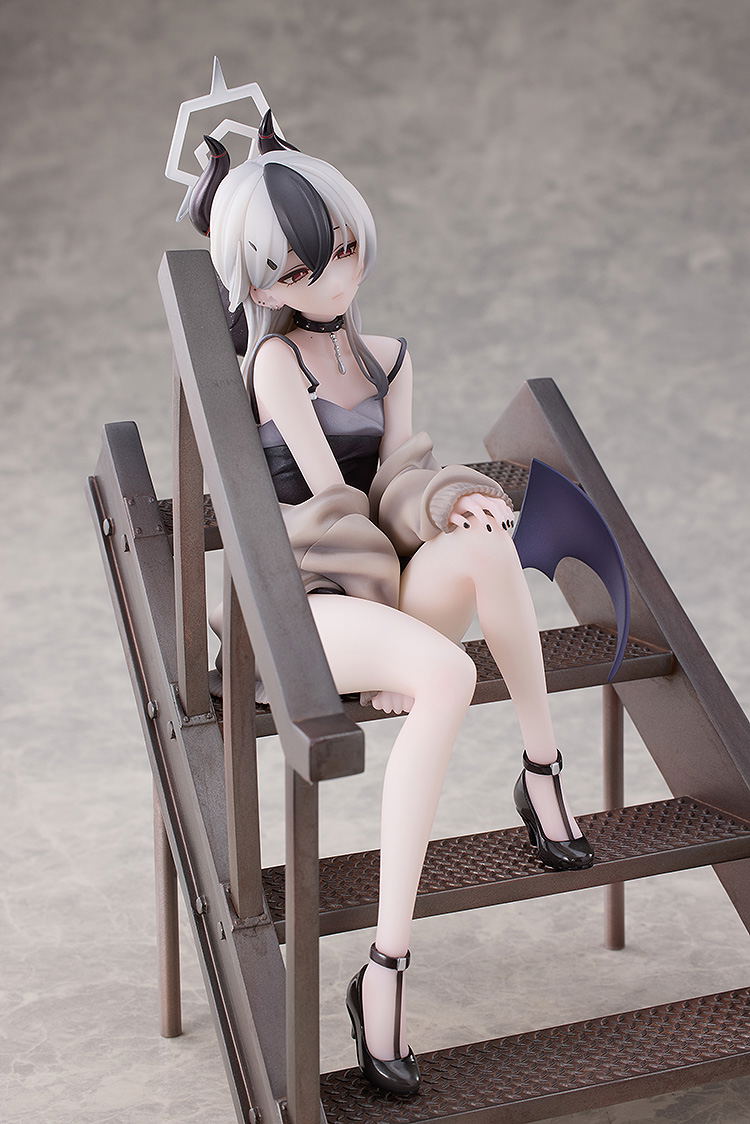 Blue Archive 1/7 Scale Pre-Painted Figure: Kayoko (Dress) Memorial Lobby Ver. image 8