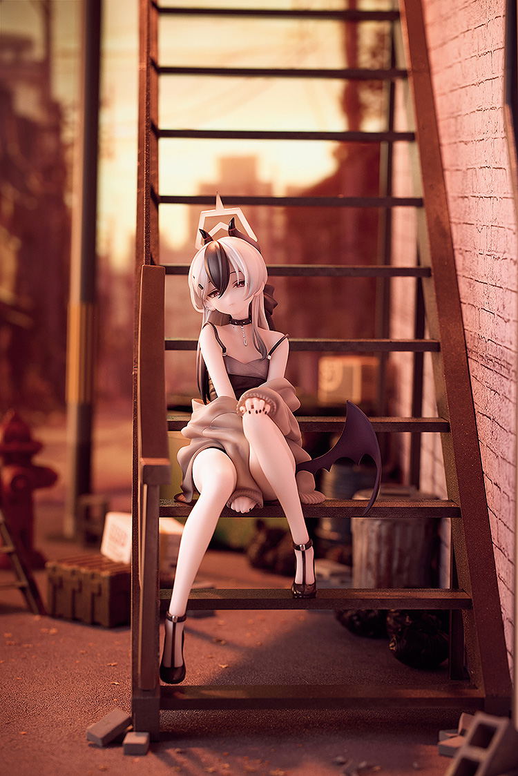 Blue Archive 1/7 Scale Pre-Painted Figure: Kayoko (Dress) Memorial Lobby Ver. image 9