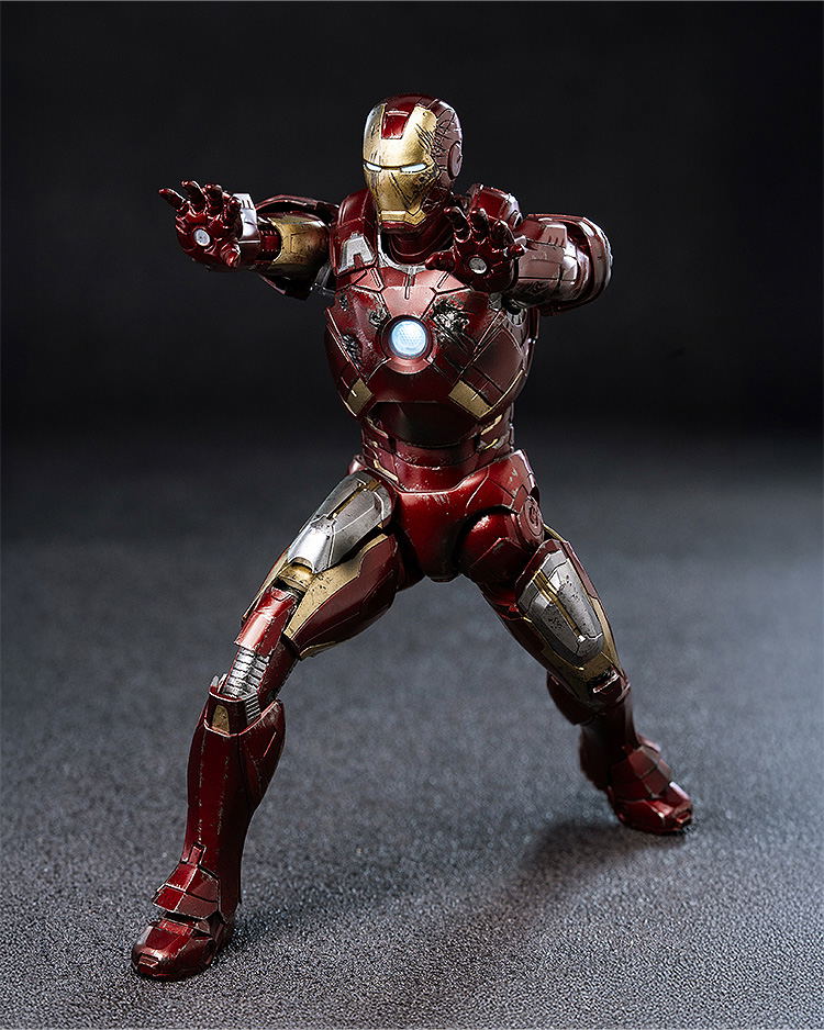 Marvel Studios The Infinity Saga 1/12 Scale Pre-Painted Action Figure: DLX Iron Man Mark 7 (Battle Damaged) image 7