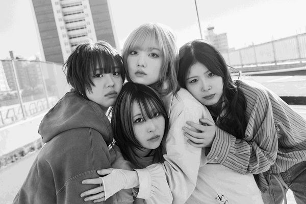Girls Band Never Die [w/ DVD Limited Edition] (Chakura)