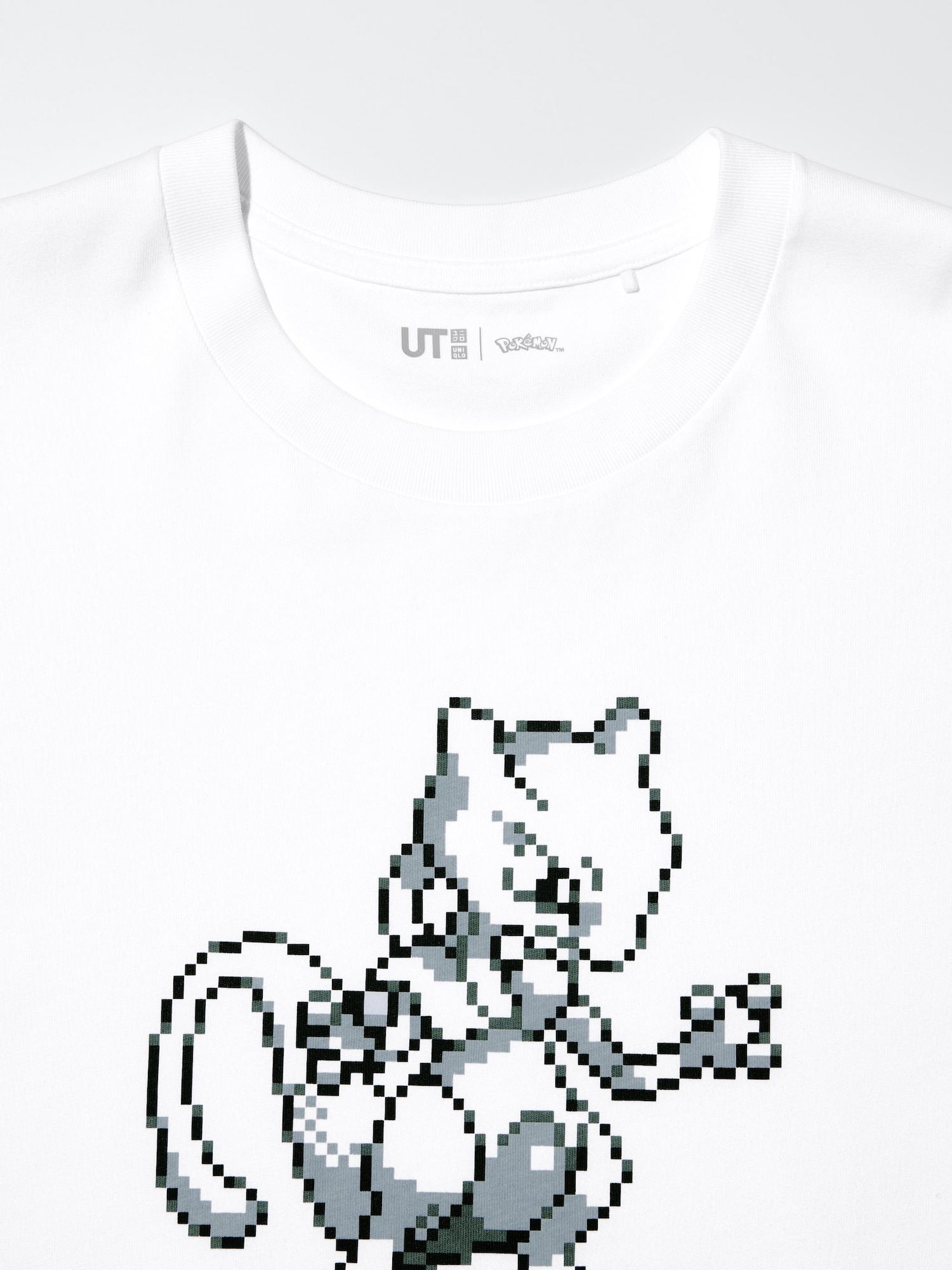 UT Pokémon Mewtwo Graphic T-Shirt (White | Size XL)