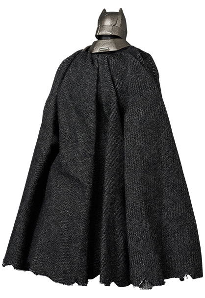 Mafex Batman v Superman Dawn of Justice: Armored Batman Ver. 1.5 image 4