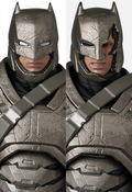 Mafex Batman v Superman Dawn of Justice: Armored Batman Ver. 1.5 thumbnail 5