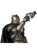 Mafex Batman v Superman Dawn of Justice: Armored Batman Ver. 1.5 thumbnail 7