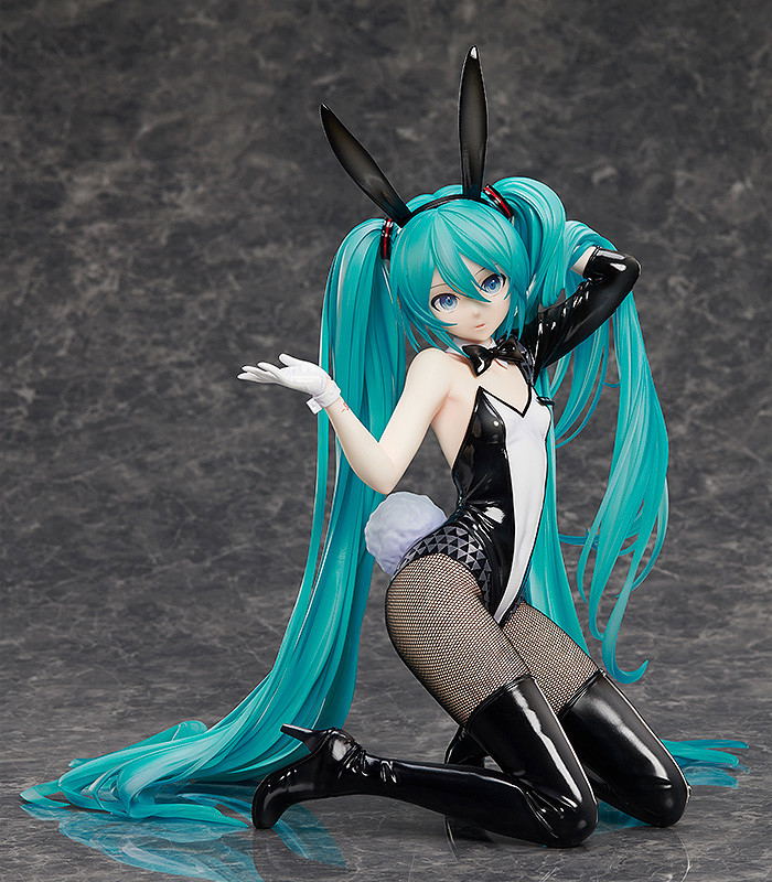 Character Vocal Series 01 Hatsune Miku 1/4 Scale Pre-Painted Figure: Hatsune Miku Bunny Ver. Art by SanMuYYB (Re-run) image 3