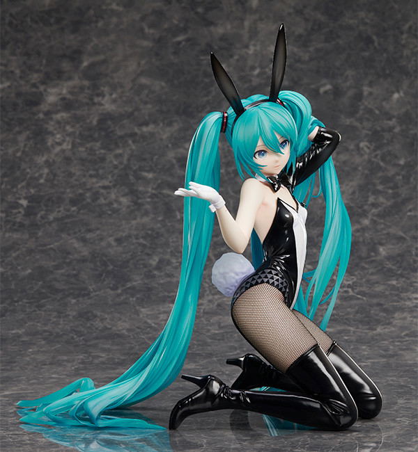 Character Vocal Series 01 Hatsune Miku 1/4 Scale Pre-Painted Figure: Hatsune Miku Bunny Ver. Art by SanMuYYB (Re-run) image 4