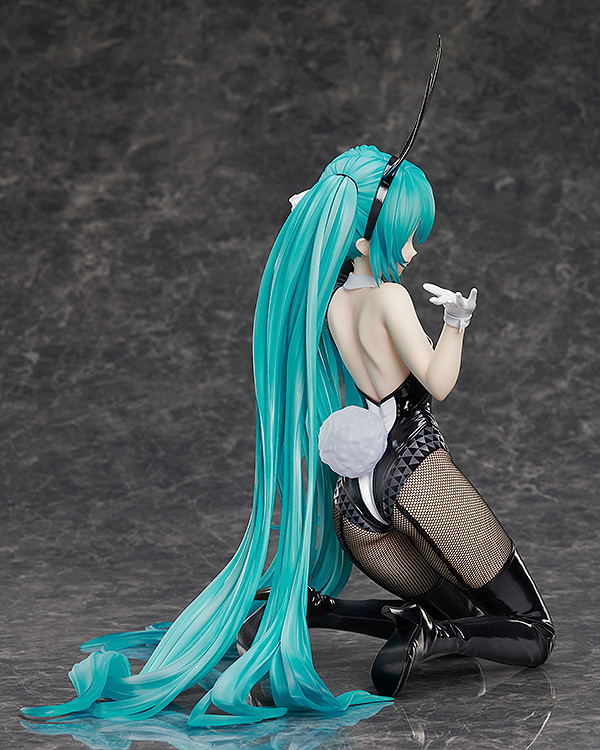 Character Vocal Series 01 Hatsune Miku 1/4 Scale Pre-Painted Figure: Hatsune Miku Bunny Ver. Art by SanMuYYB (Re-run) image 5