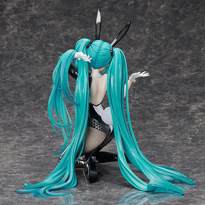 Character Vocal Series 01 Hatsune Miku 1/4 Scale Pre-Painted Figure: Hatsune Miku Bunny Ver. Art by SanMuYYB (Re-run) image 7