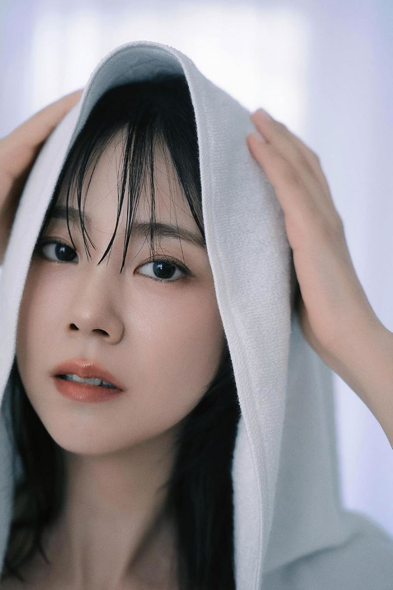 Han Seung-yeon Photo Book: Inside You, Inside Me image 1