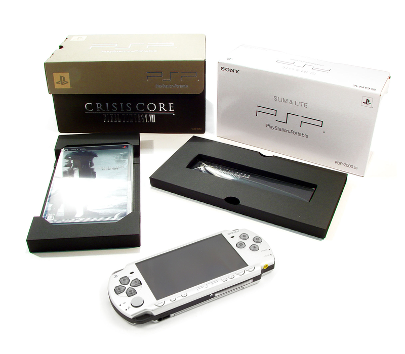 PSP PlayStation Portable Slim & Lite - Crisis Core: Final Fantasy VII Bundle image 2