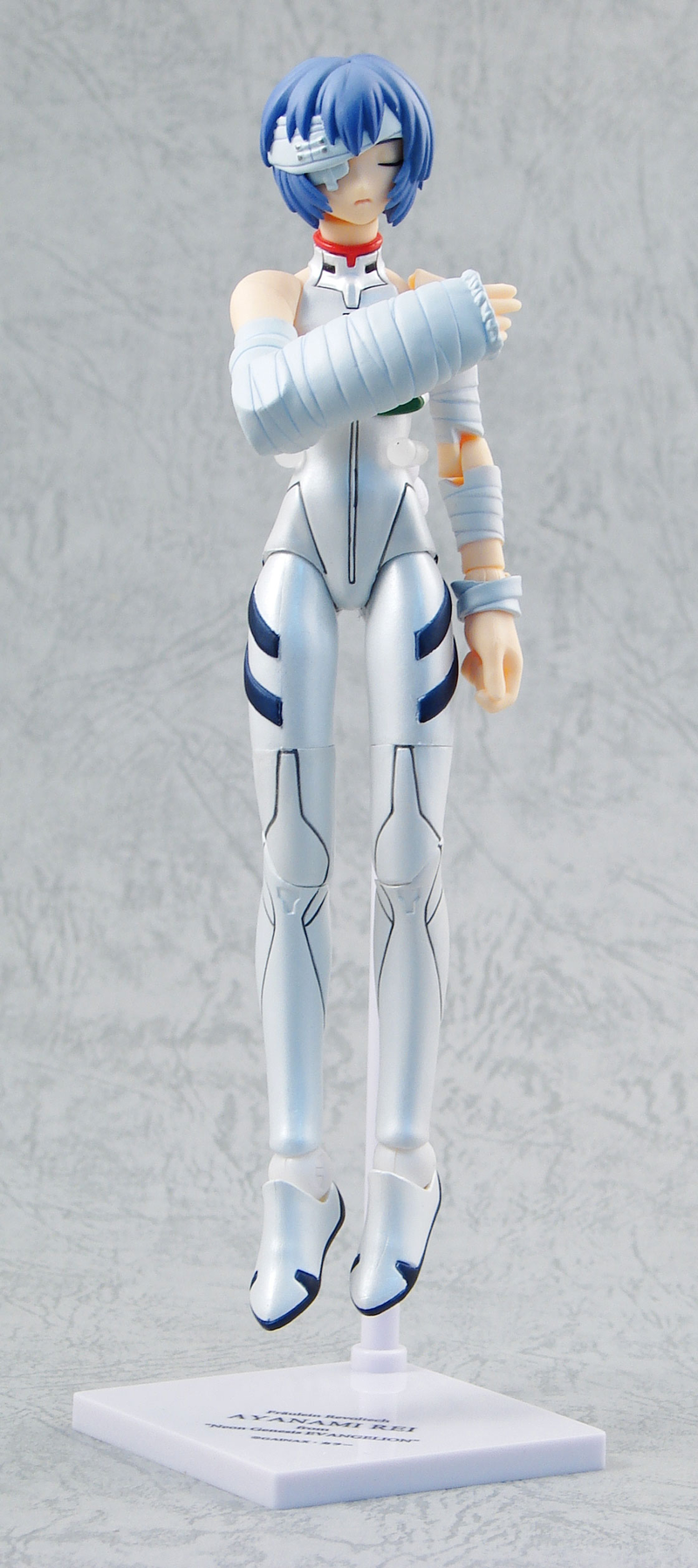 Fraulein Revoltech Series No. 008 - Neon Genesis Evangelion 1/10 Scale Pre-Painted PVC Figure: Ayanami Rei (Bandage Version) image 3