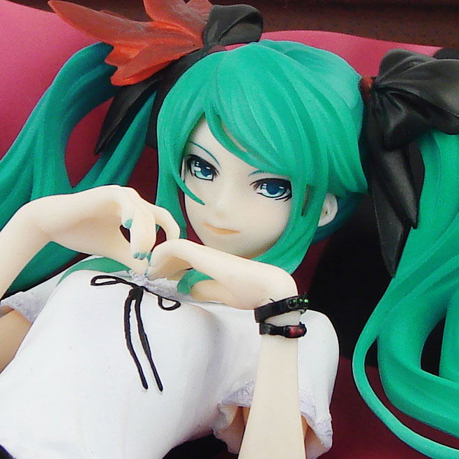 Character Vocal Series 01 1/8 Scale Pre-Painted PVC Figure: Miku Hatsune World is Mine Brown Frame Ver. (Re-run) image 2