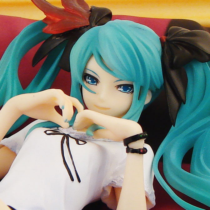 Character Vocal Series 01 1/8 Scale Pre-Painted PVC Figure: Miku Hatsune World is Mine (Natural Frame Version) image 2