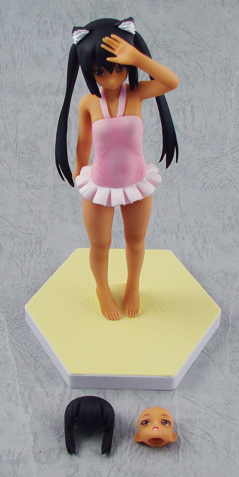 K-ON! 1/10 Scale Pre-Painted PVC Figure: Nakano Azusa (Tan Version) image 5