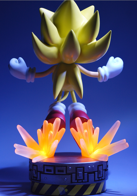 Sonic The Hedgehog - 15 inch Figure: Super Sonic Exclusive Statue
