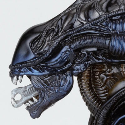 SCI-FI Revoltech Series No.0016 Pre-Painted PVC Figure: Alien Warrior (Re-Run) image 3