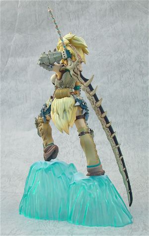 Monster Hunter - Barioth Series Non Scale Pre-Painted PVC DX Figure: Hunter