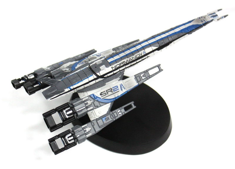 Dark Horse Deluxe Mass Effect: Alliance Normandy SR-2 Ship Replica image 1