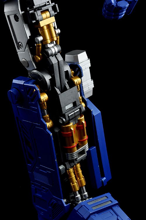 Transformers Ultimetal UM-01: Optimus Prime