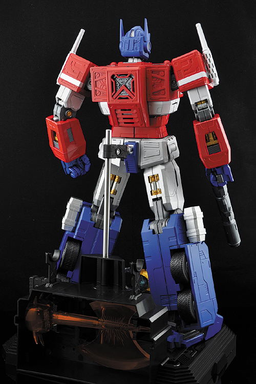 トランスフォーマー ULTIL UM-01 OPTIMUS PRIME Transformers Ultimetal UM-01: Optimus Prime