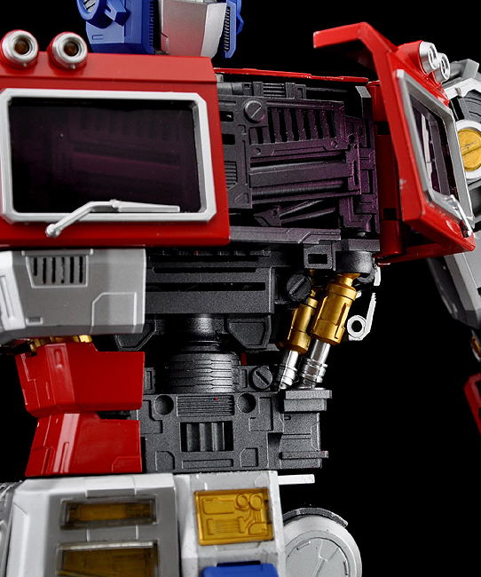 Transformers Ultimetal UM-01: Optimus Prime
