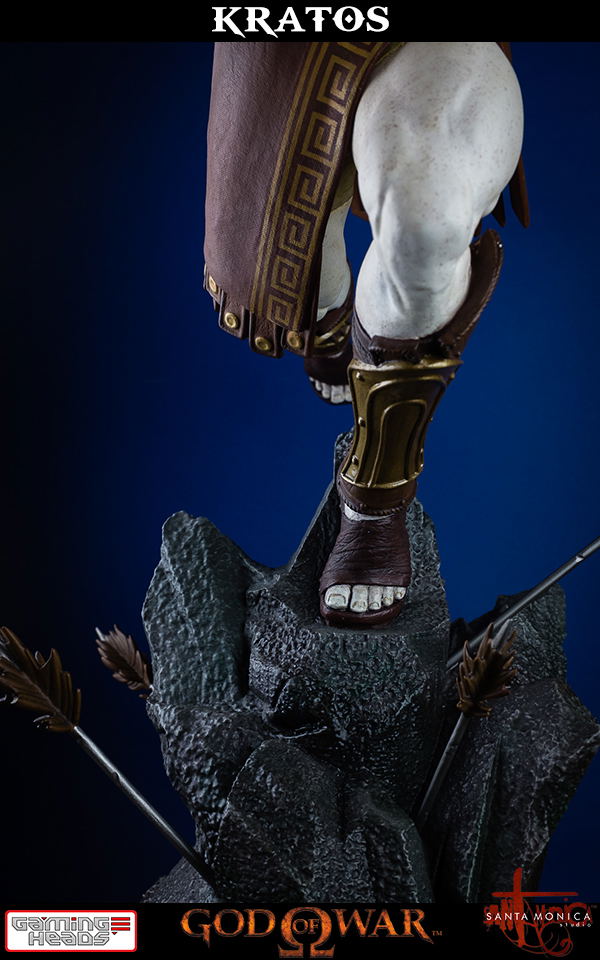 God of War Statue: Lunging Kratos image 18