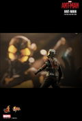 Ant-Man 1/6 Scale Collectible Figure thumbnail 15