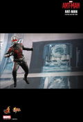 Ant-Man 1/6 Scale Collectible Figure thumbnail 9