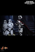 Star Wars The Force Awakens 1/6 Scale Collectible Figure: Captain Phasma thumbnail 16
