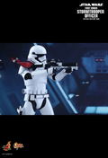 Star Wars The Force Awakens 1/6 Scale Collectible Figure: First Order Stormtrooper Officer thumbnail 9