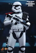 Star Wars The Force Awakens 1/6 Scale Collectible Figure: First Order Stormtrooper Officer and First Order Stormtrooper thumbnail 6