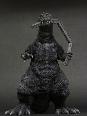 Toho 30cm Series Godzilla: Godzilla 1954 First Godzilla Train Biting Ver._