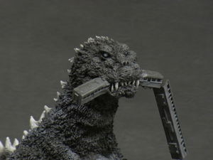 Toho 30cm Series Godzilla: Godzilla 1954 First Godzilla Train Biting Ver._