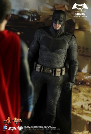 Batman v Superman Dawn of Justice 1/6 Scale Collectible Figure: Batman