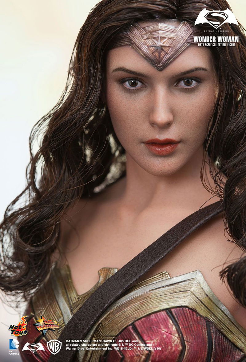 Batman v Superman Dawn of Justice 1/6 Scale Collectible Figure: Wonder Woman image 6
