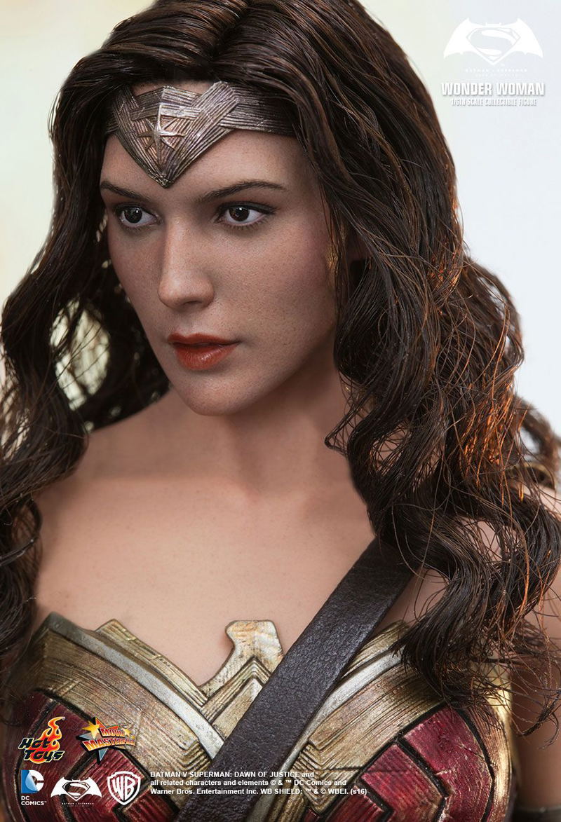 Batman v Superman Dawn of Justice 1/6 Scale Collectible Figure: Wonder Woman image 9
